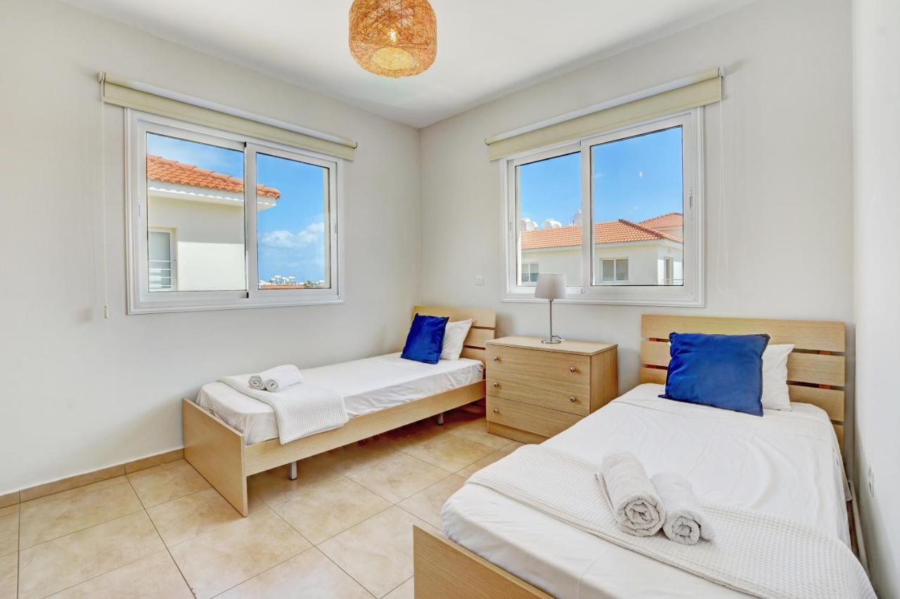 ♥ Sunny&Cozy Family Apartment ★ Walk To The Beach☼ Paralimni Exterior photo